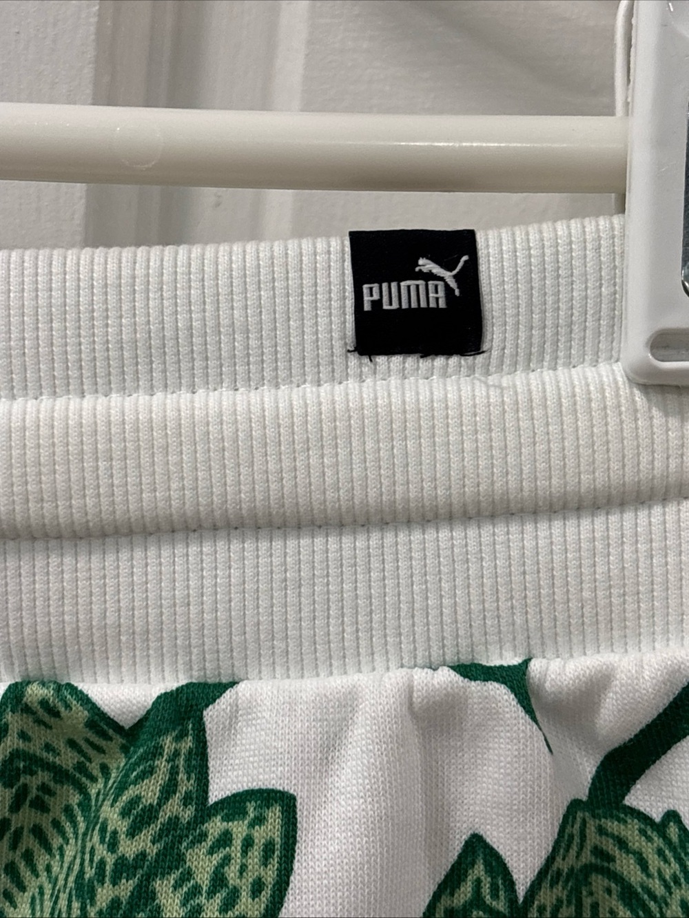 Puma Women’s ESS+ Blossom AOP Lounge Set Archive Green Size S Shorts & T-shirt - Picture 6 of 13